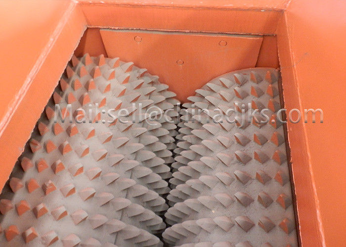 粗い鉱石の押しつぶすことのための0.3mmの出力倍の歯のローラー粉砕機30t/H